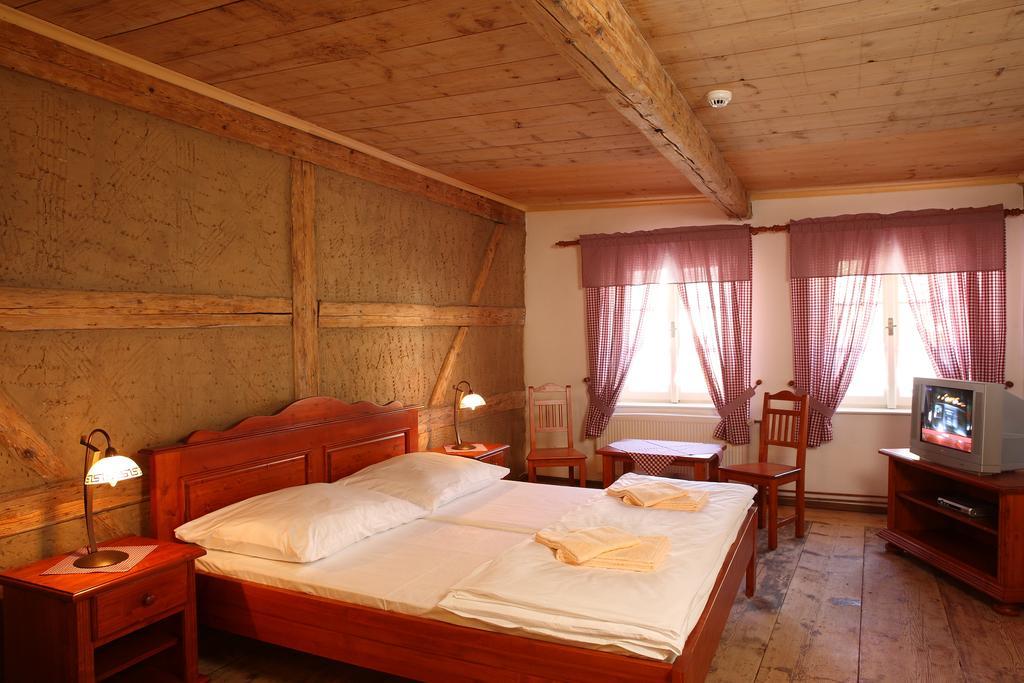 Hotel Hradni Basta à Bečov nad Teplou Extérieur photo
