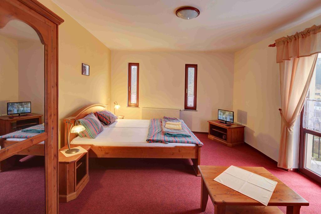 Hotel Hradni Basta à Bečov nad Teplou Extérieur photo