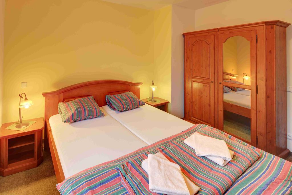 Hotel Hradni Basta à Bečov nad Teplou Extérieur photo