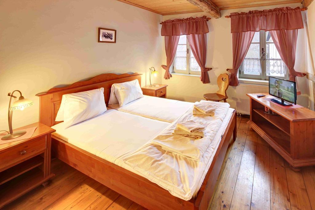 Hotel Hradni Basta à Bečov nad Teplou Extérieur photo