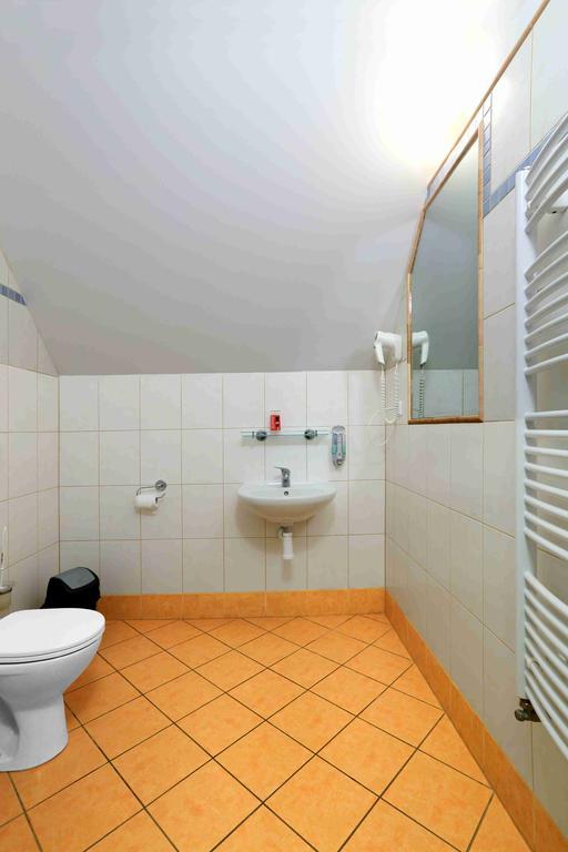 Hotel Hradni Basta à Bečov nad Teplou Extérieur photo