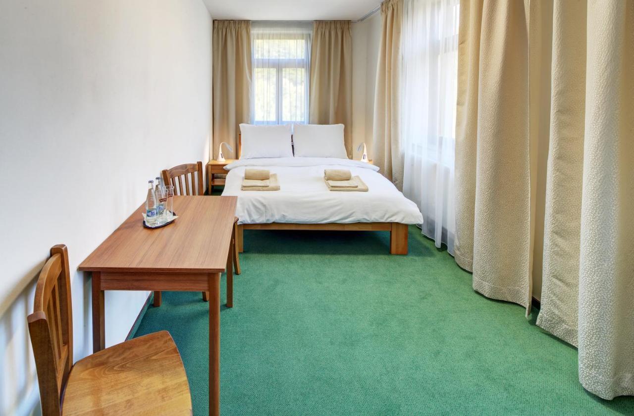 Hotel Hradni Basta à Bečov nad Teplou Extérieur photo