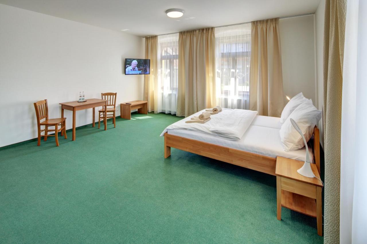 Hotel Hradni Basta à Bečov nad Teplou Extérieur photo